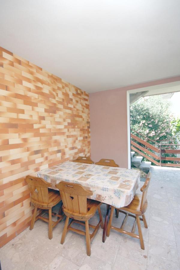 Apartments With A Parking Space Murter - 5103 Betina  Extérieur photo