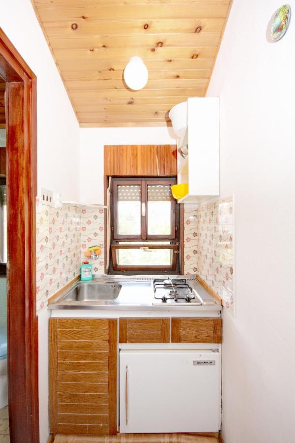 Apartments With A Parking Space Murter - 5103 Betina  Extérieur photo